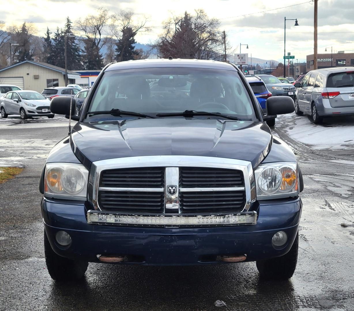 2006 Blue /Tan Dodge Dakota (1D7HW48N26S) with an 4.7L V8 engine, Automatic transmission, located at 450 N Russell, Missoula, MT, 59801, (406) 543-6600, 46.874496, -114.017433 - Great Running 4 Wheel Drive. Air. Cruise. Tilt. Power Windows and Locks. Power Drivers Seat. Newer Tires. Hard Cover over the Bed. - Photo#2